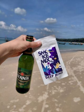 🌿💨 Naše Smokemixy si to štrádují napříč Asií! 🏝️ My tu z pohodlí domova budeme napjatě sledovat, s čím vším se potkají...
